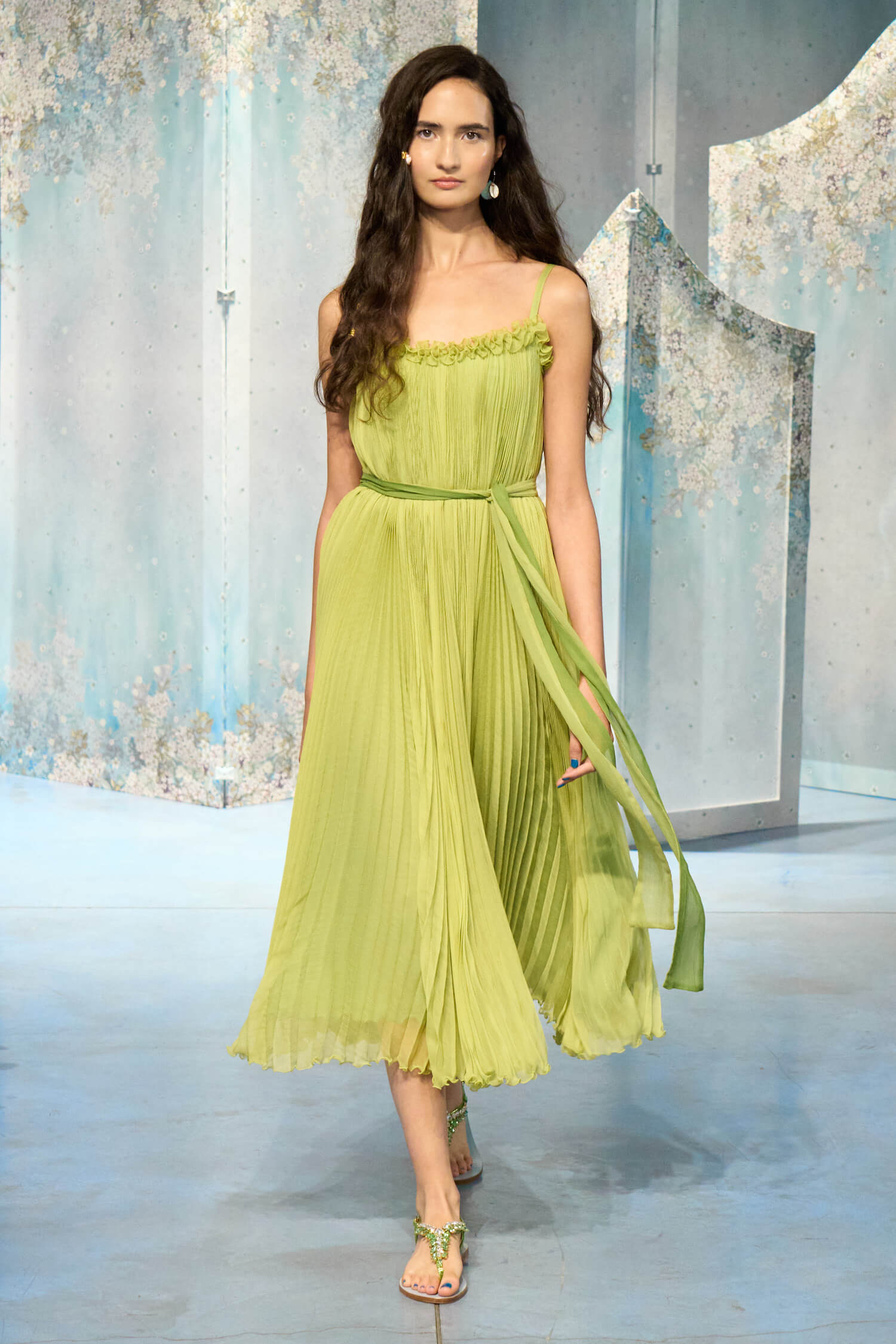 Vestito plissettato verde lime con cintura