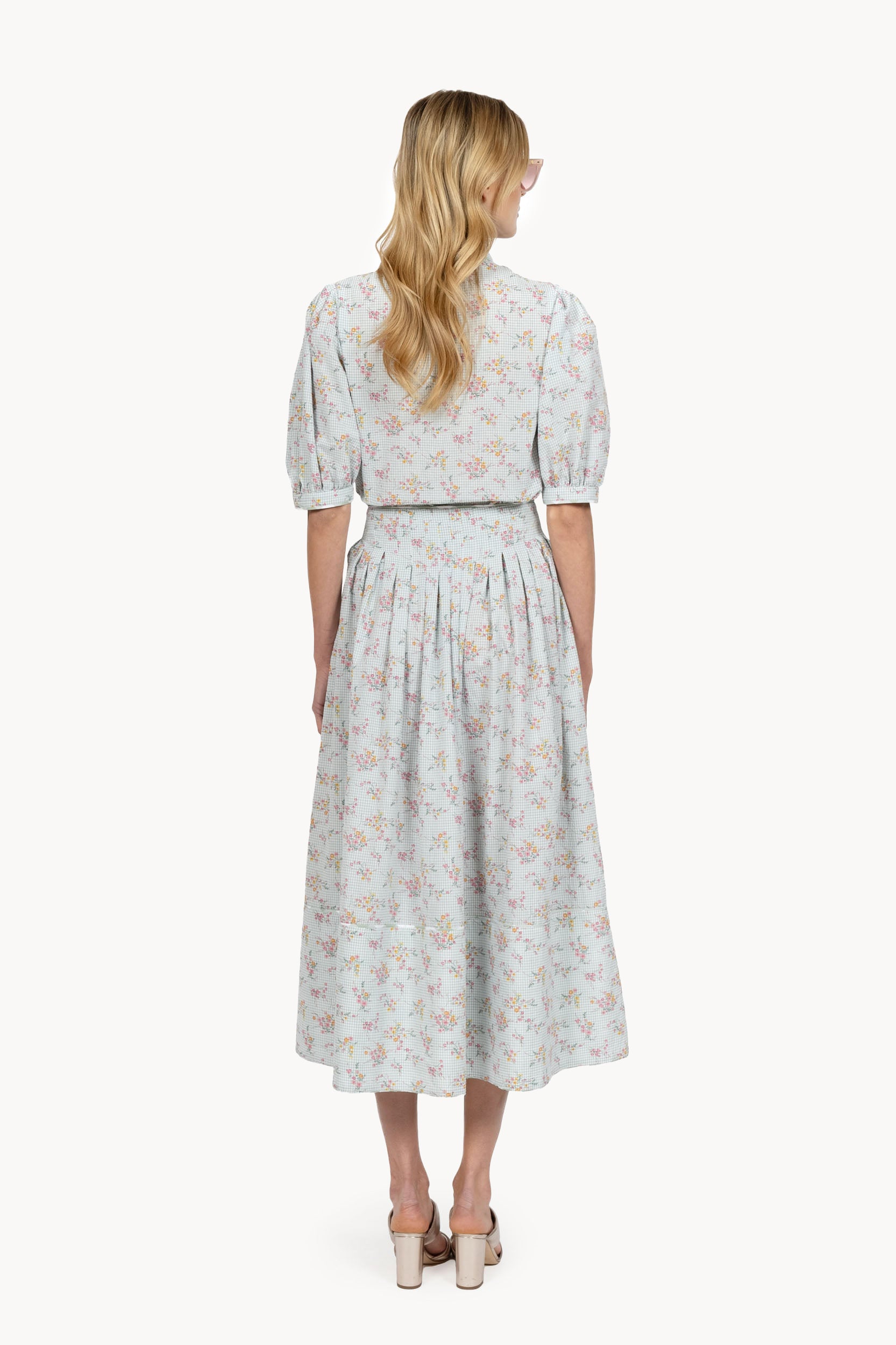 Camicia vichy e floreale con maniche a sbuffo