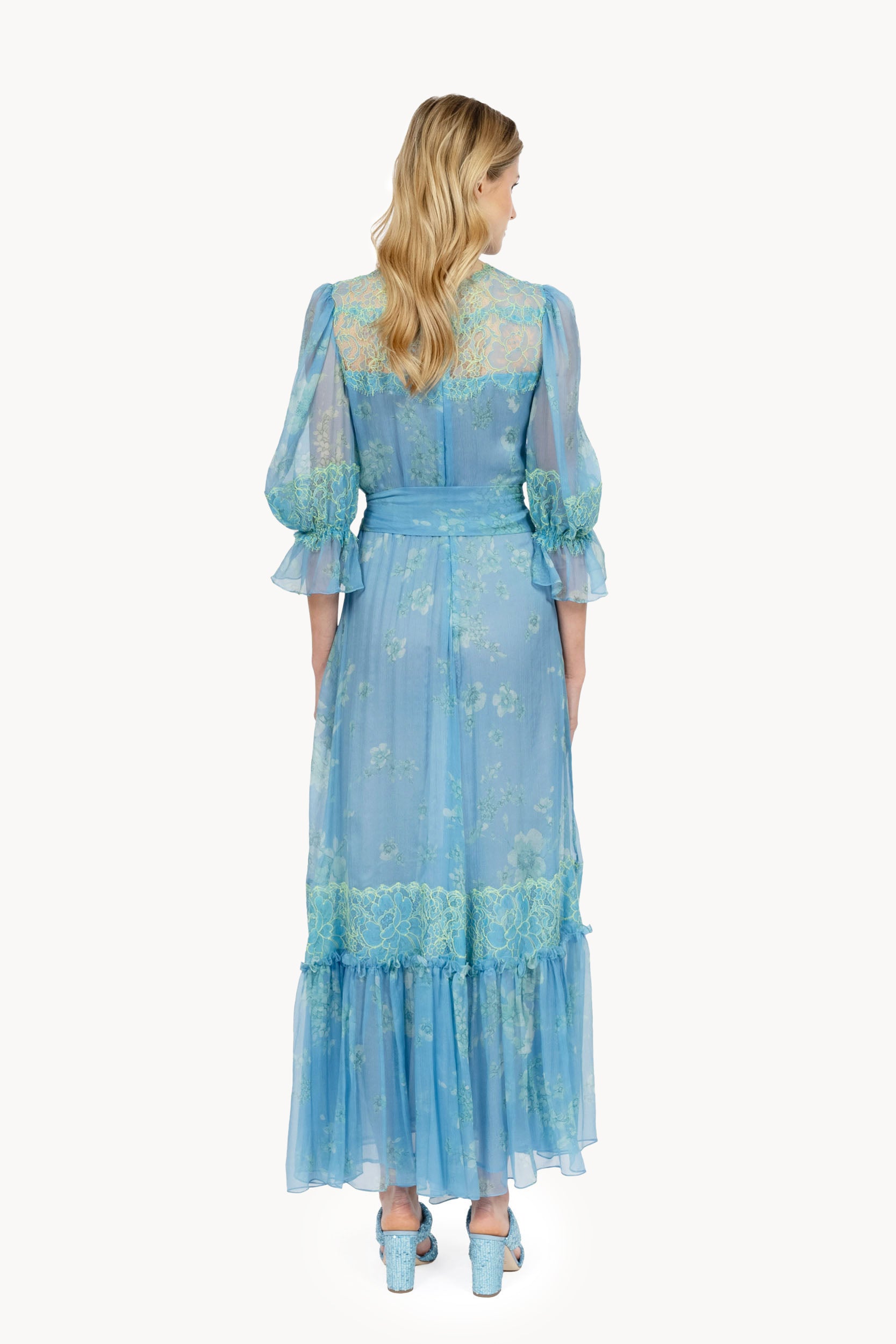 Abito in chiffon di seta con pizzo decorato