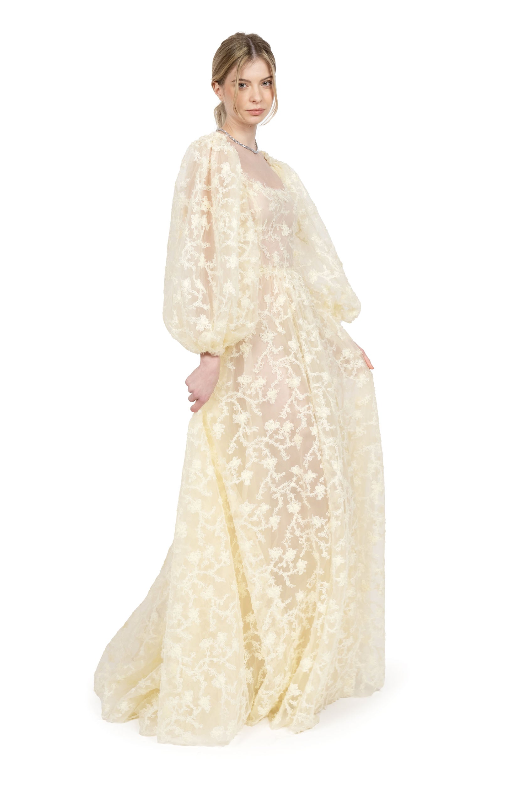Abito ampio con tulle ricamato