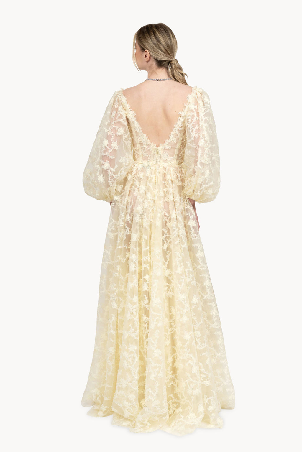 Abito ampio con tulle ricamato