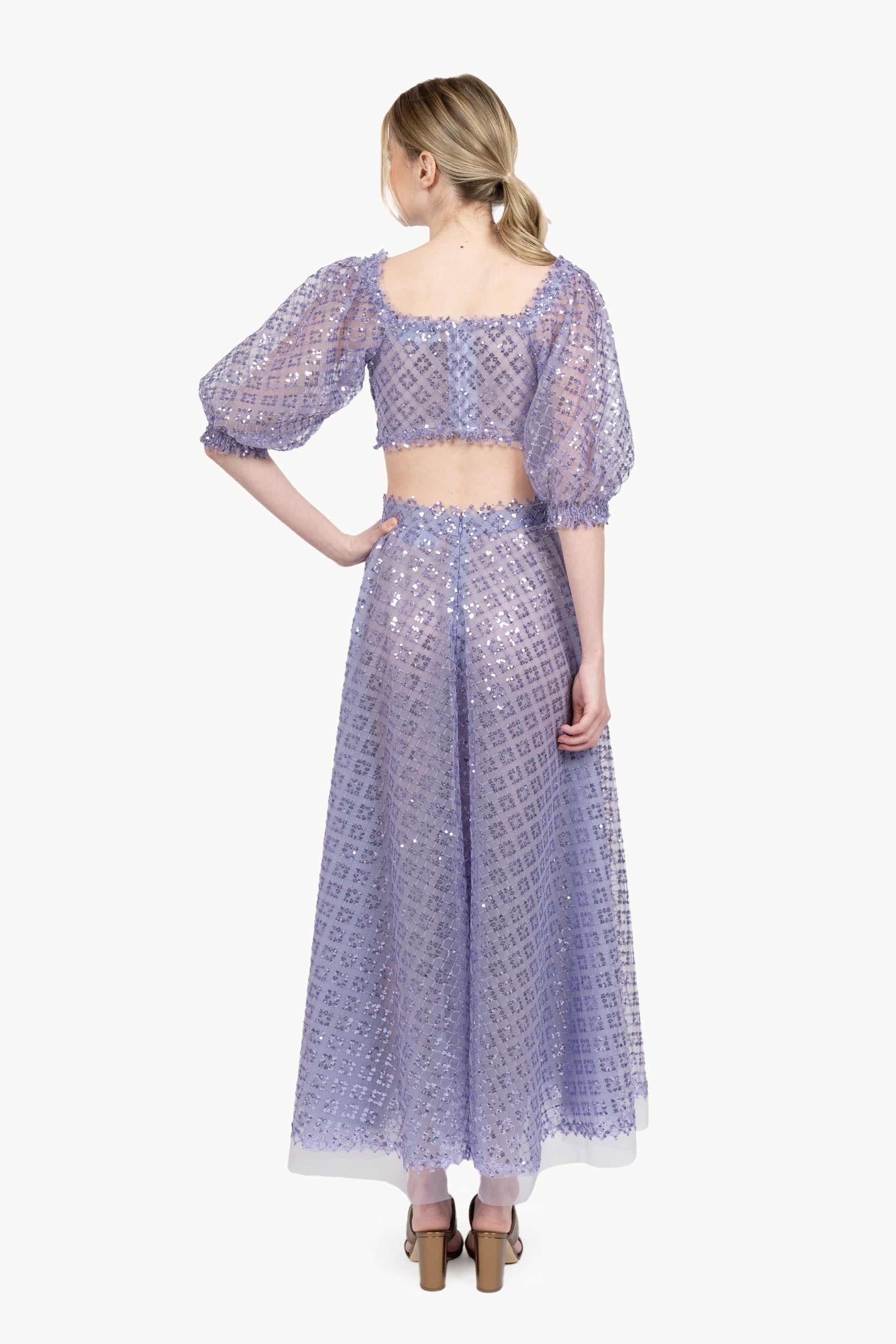 Top corto in tulle ricamato con gelsomino e paillettes