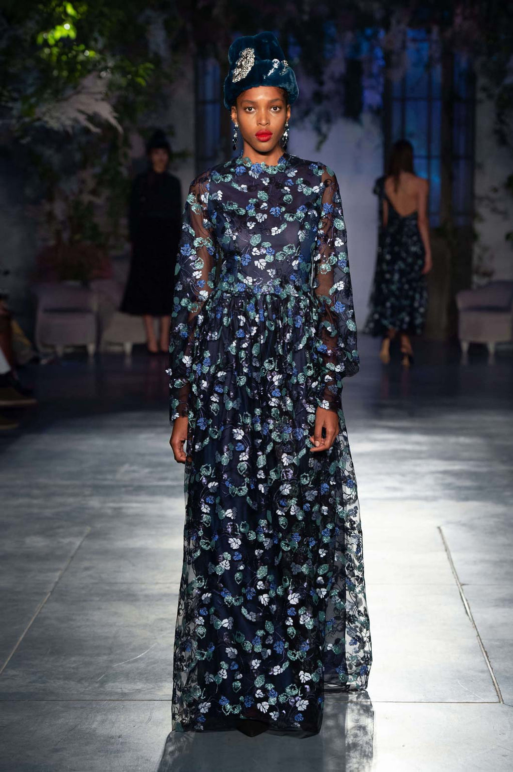 Abito in Tulle Decorato con Paillettes