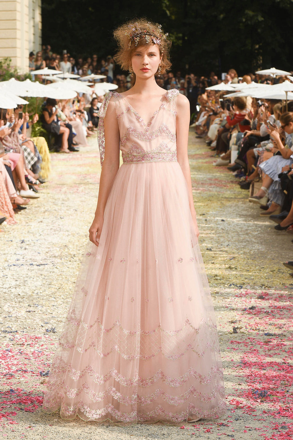 Abito da ballo in tulle ricamato