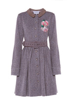 Abito in tweed a maniche lunghe con ricamo