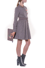 Abito in tweed a maniche lunghe con ricamo