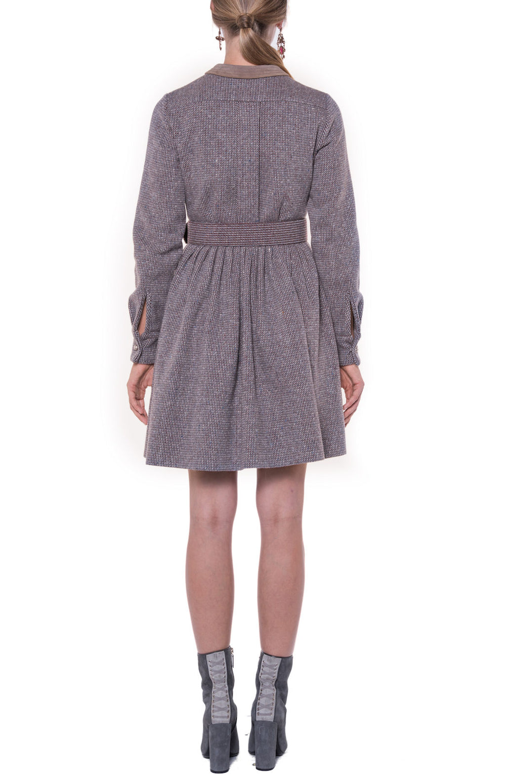 Abito in tweed a maniche lunghe con ricamo