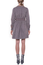 Abito in tweed a maniche lunghe con ricamo