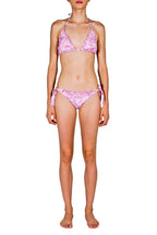 Bikini a triangolo e slip con rose rosa