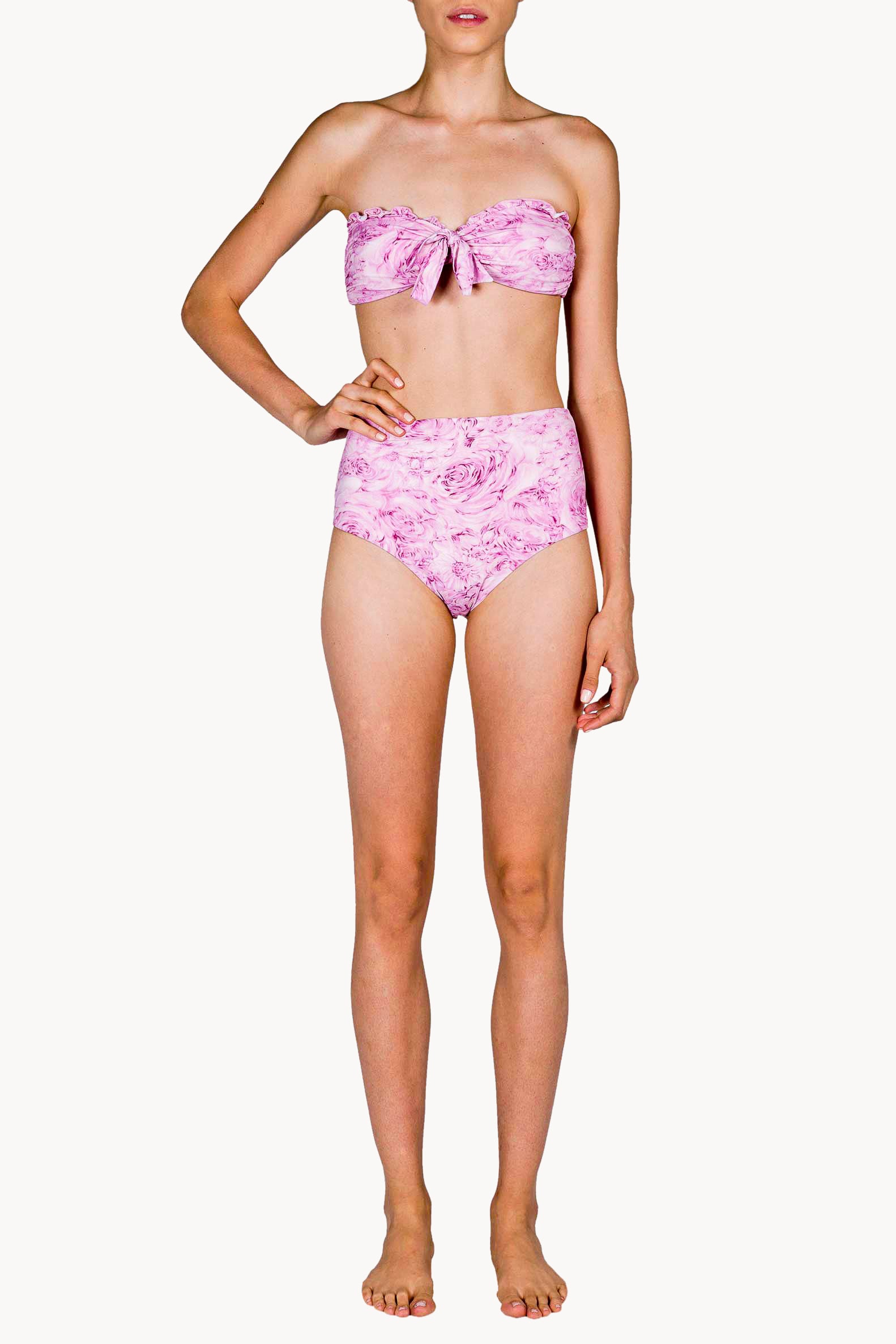 Bikini a fascia e slip a vita alta con rose rosa