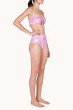 Bikini a fascia e slip a vita alta con rose rosa