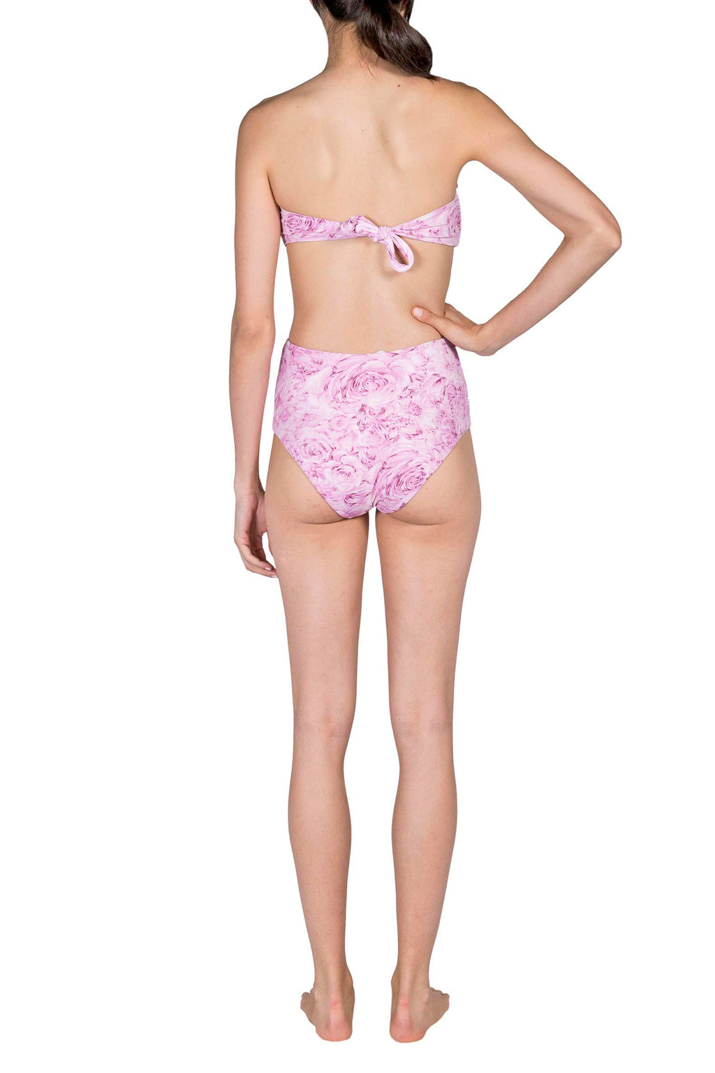 Bikini a fascia e slip a vita alta con rose rosa