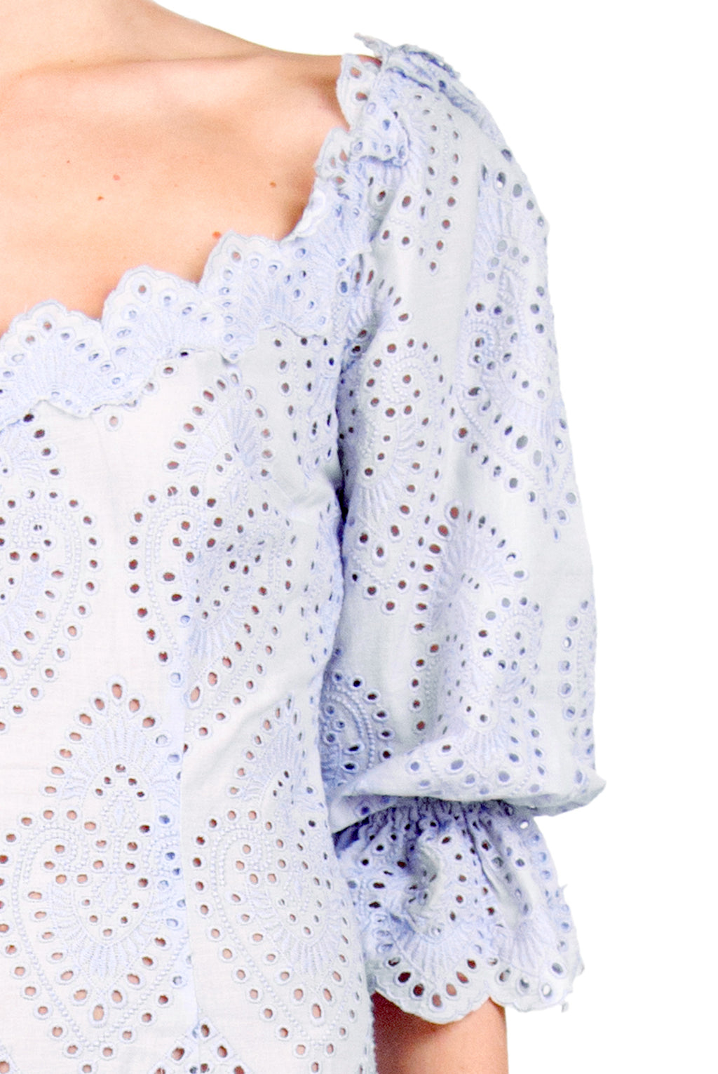 Vestito in broderie anglaise lilla in cotone con maniche a campana