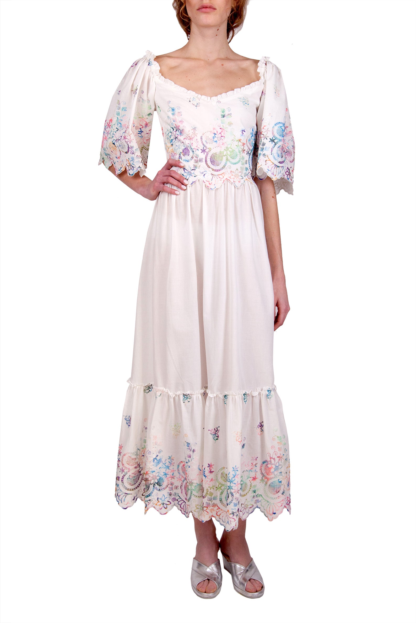 Vestito bianco in cotone ricamato