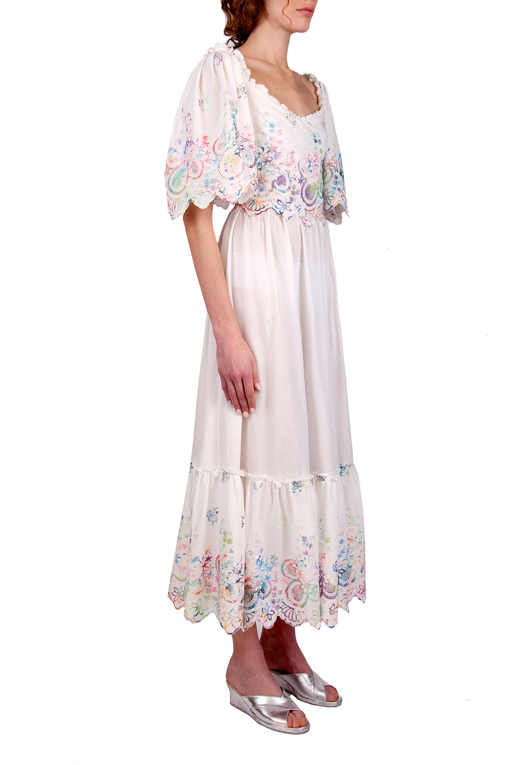 Vestito bianco in cotone ricamato
