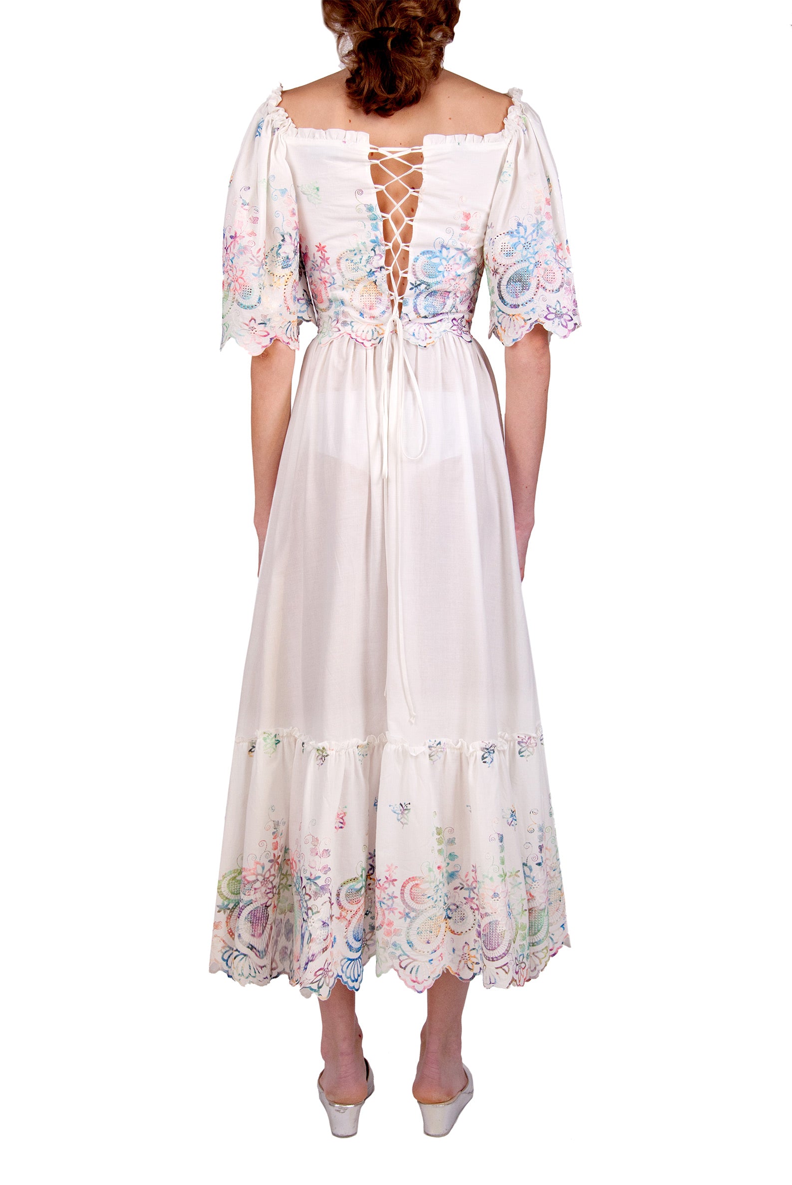 Vestito bianco in cotone ricamato