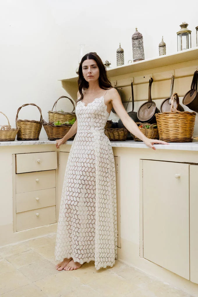 Vestito di Lucilla in broderie anglaise con motivo a foglie