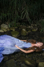 Abito in organza con rifiniture a volant