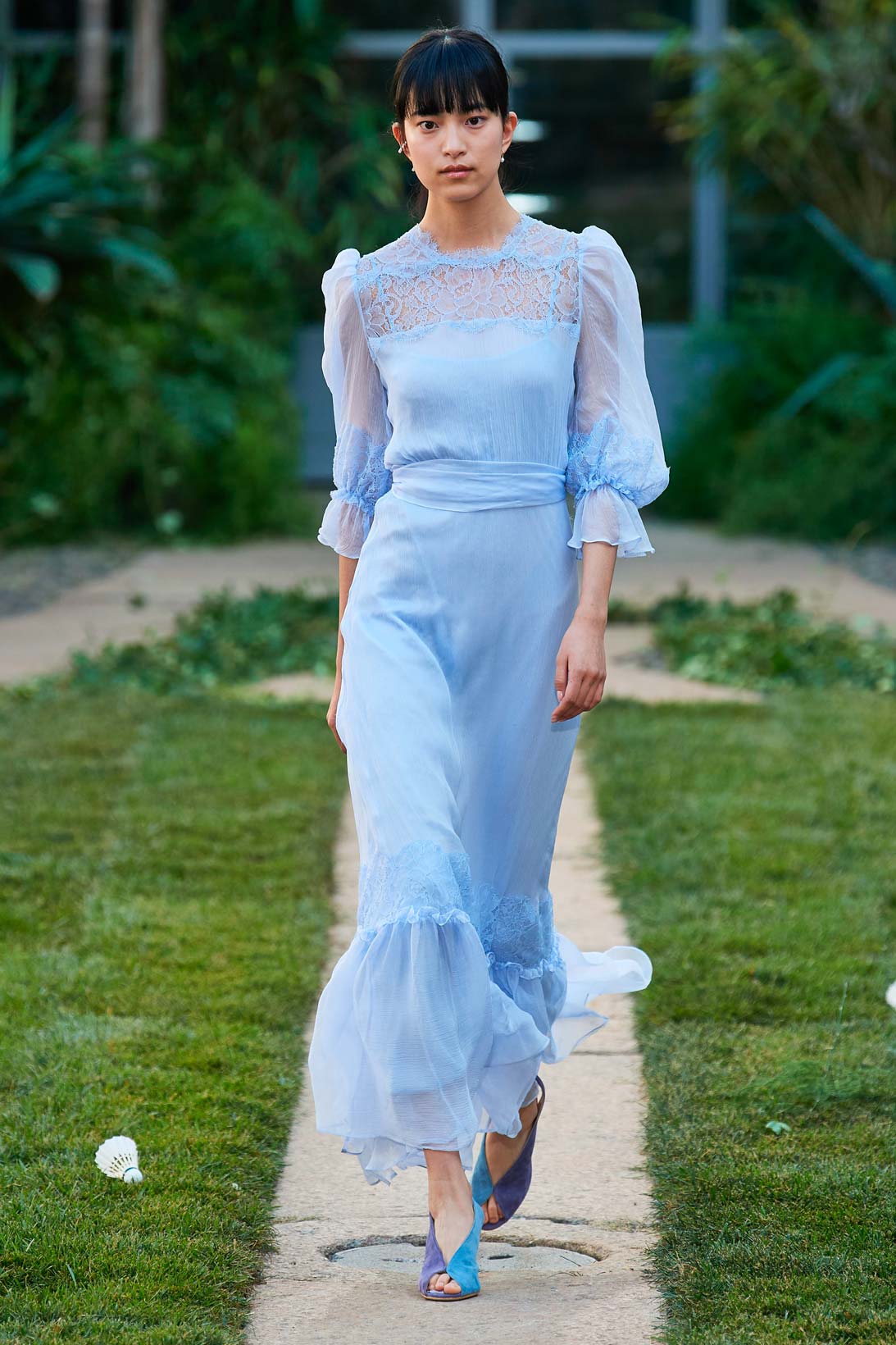Vestito in chiffon con applicazioni in pizzo