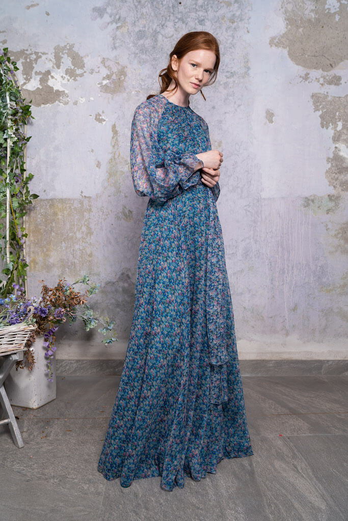 Abito plissettato in chiffon con micro anemoni stampati
