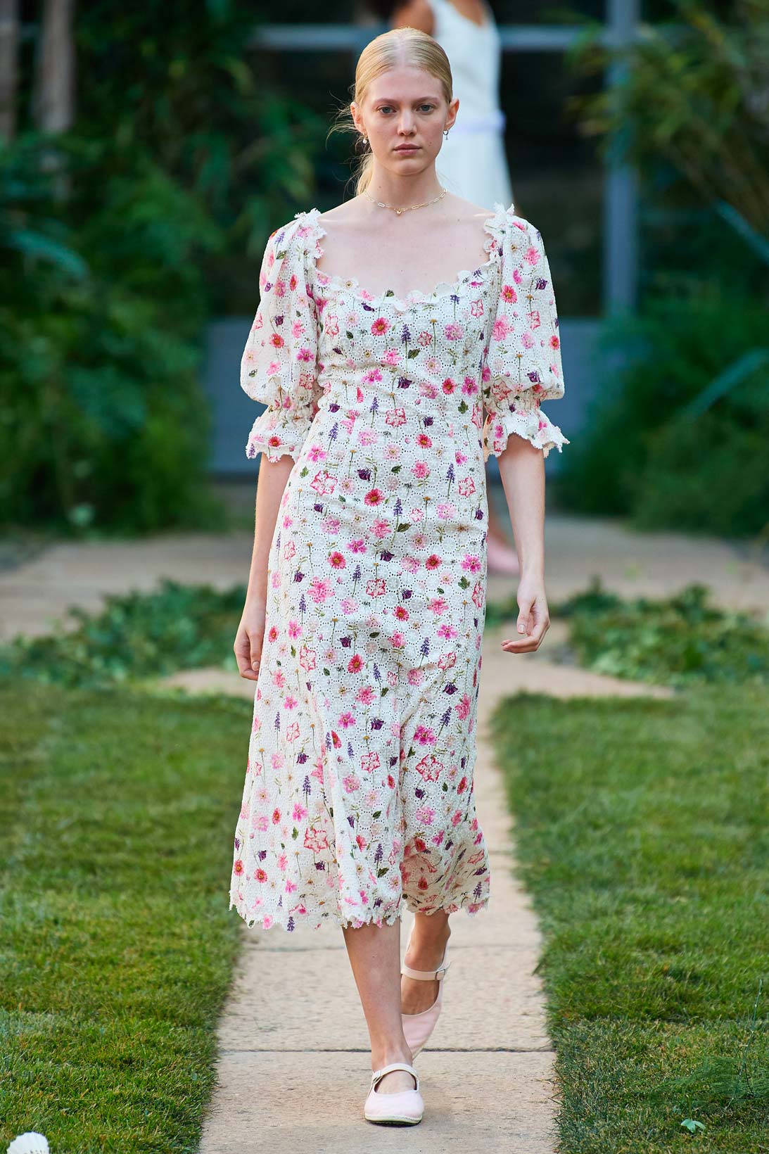 Vestito midi con occhielli stampato floreale
