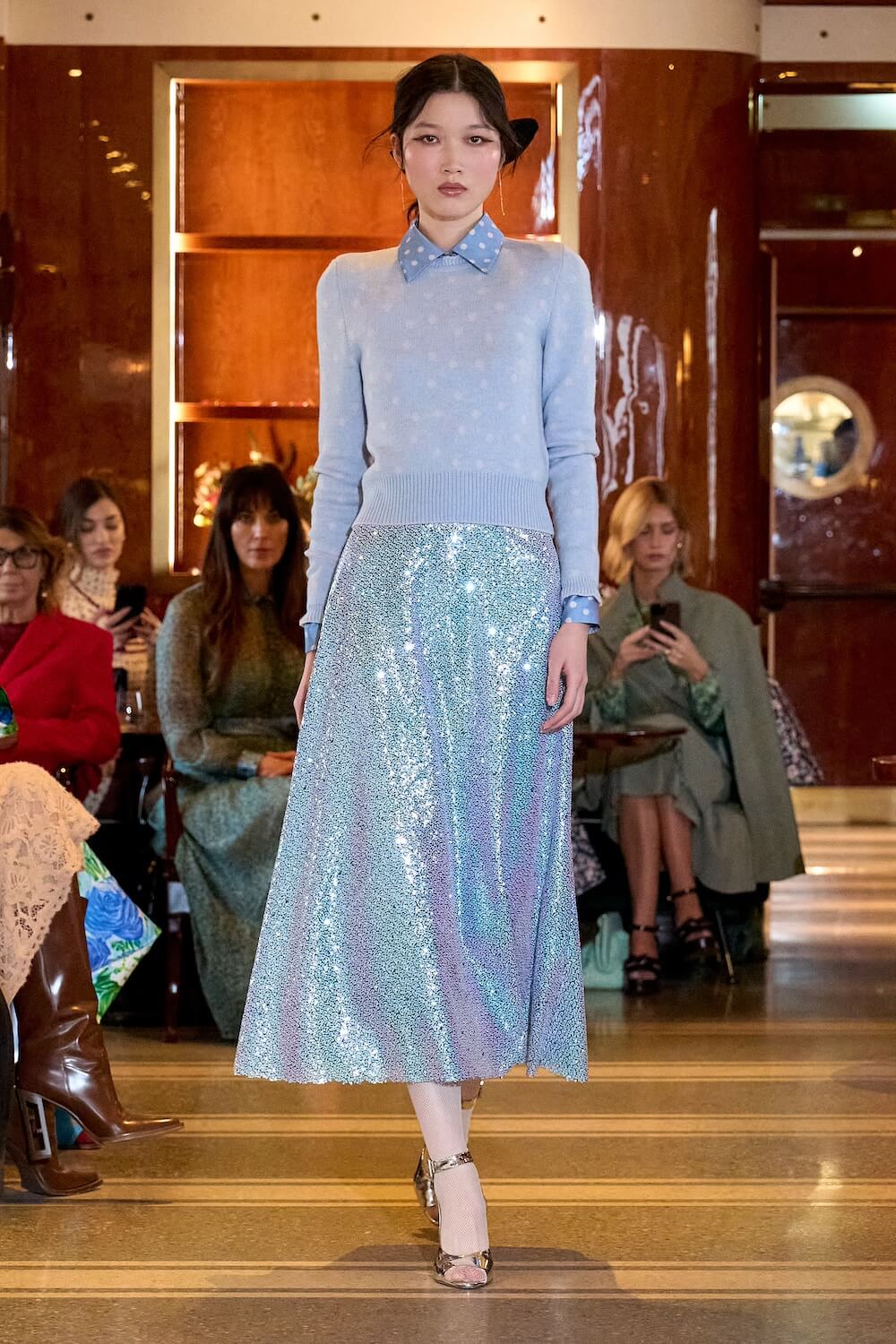 Maglione a pois azzurro chiaro