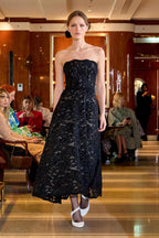 Vestito Senza Spalline in Velluto Nero con Pizzo