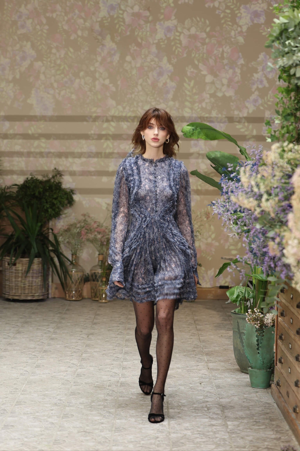 Vestito corto in chiffon con frange e micro fiori