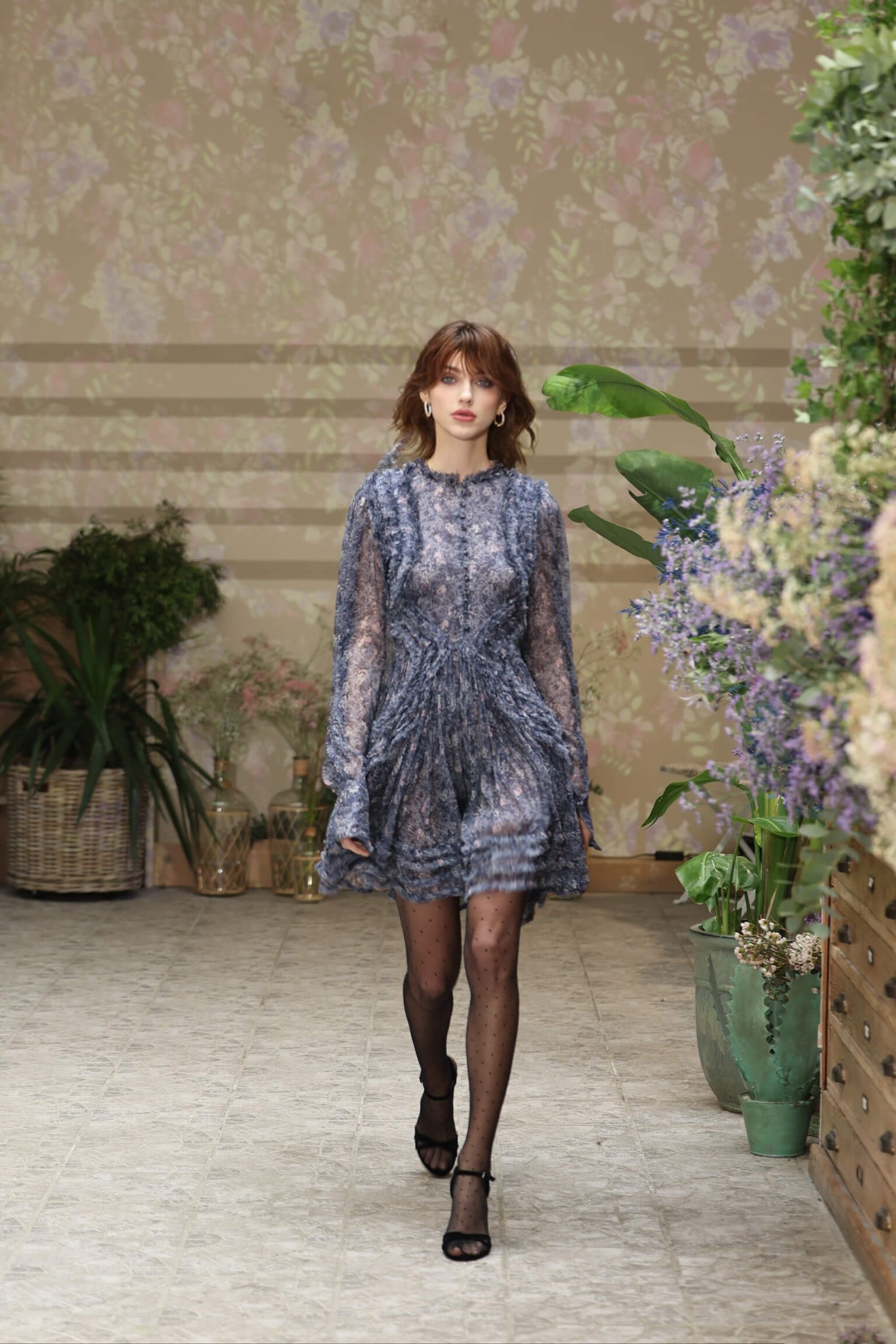 Vestito corto in chiffon con frange e micro fiori