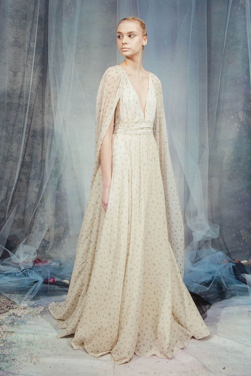 Abito Winter Garden in georgette effetto mantella con scollo a V