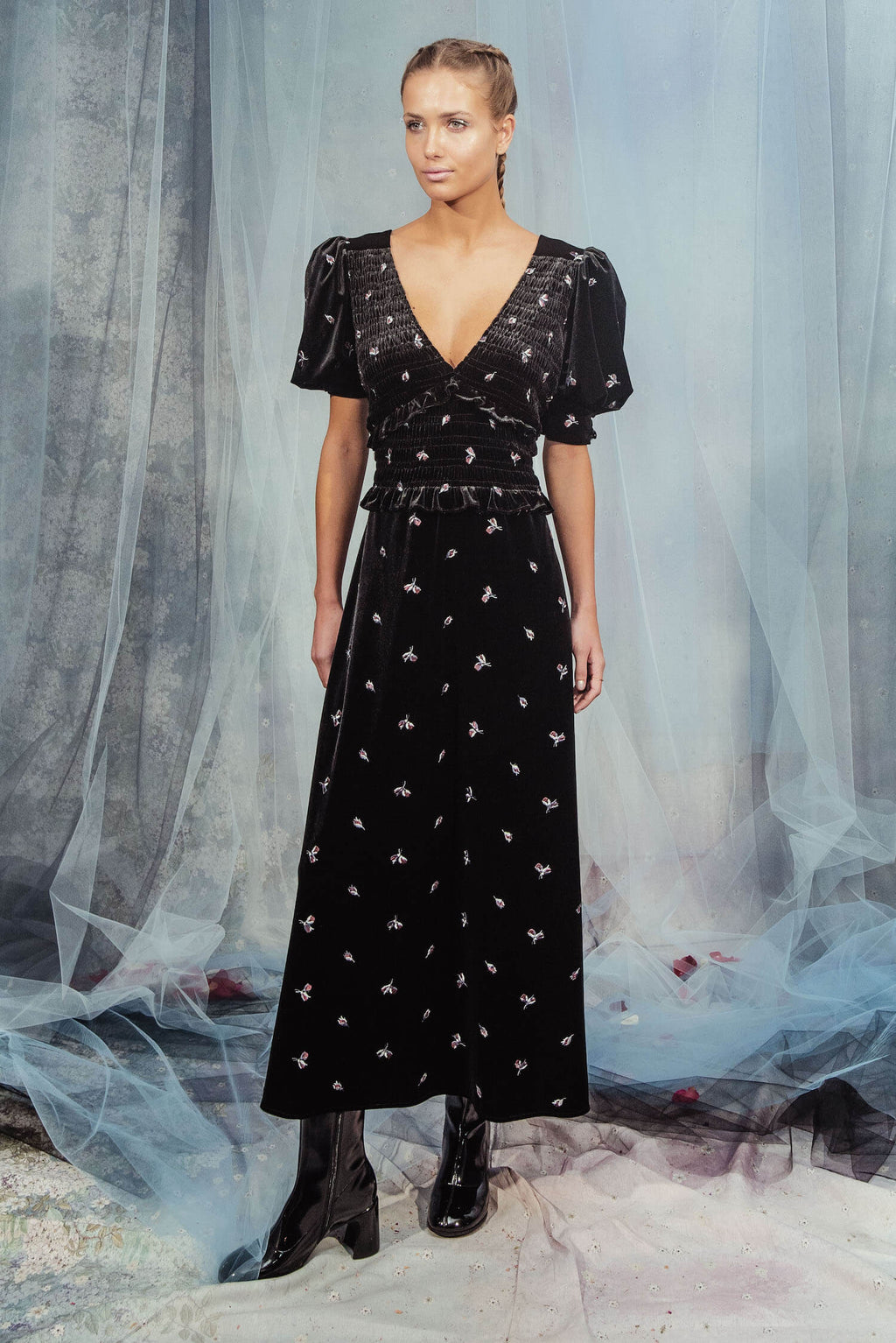 Abito Winter Garden ricamato con smock