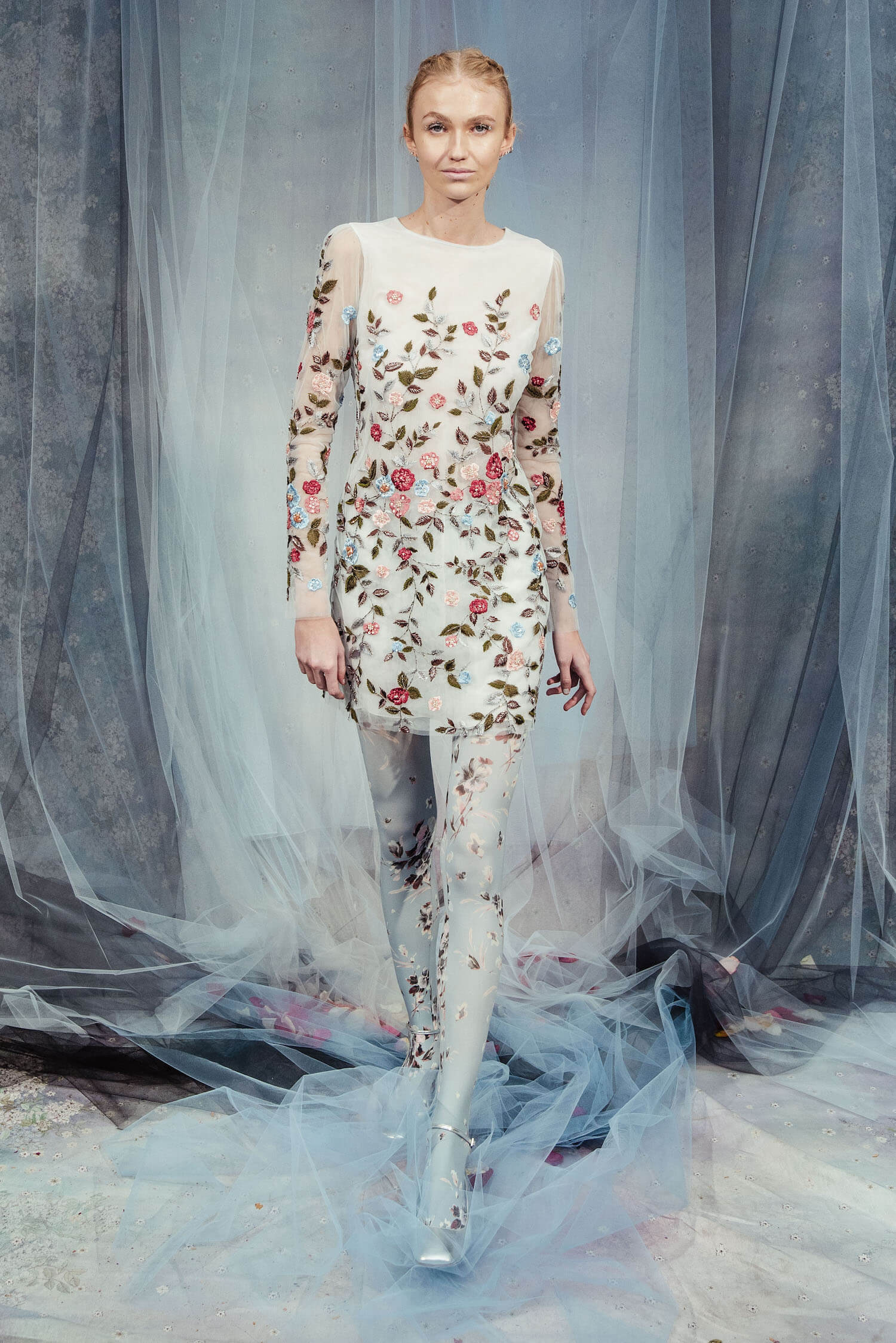 Minidress in tulle ricamato con fiori