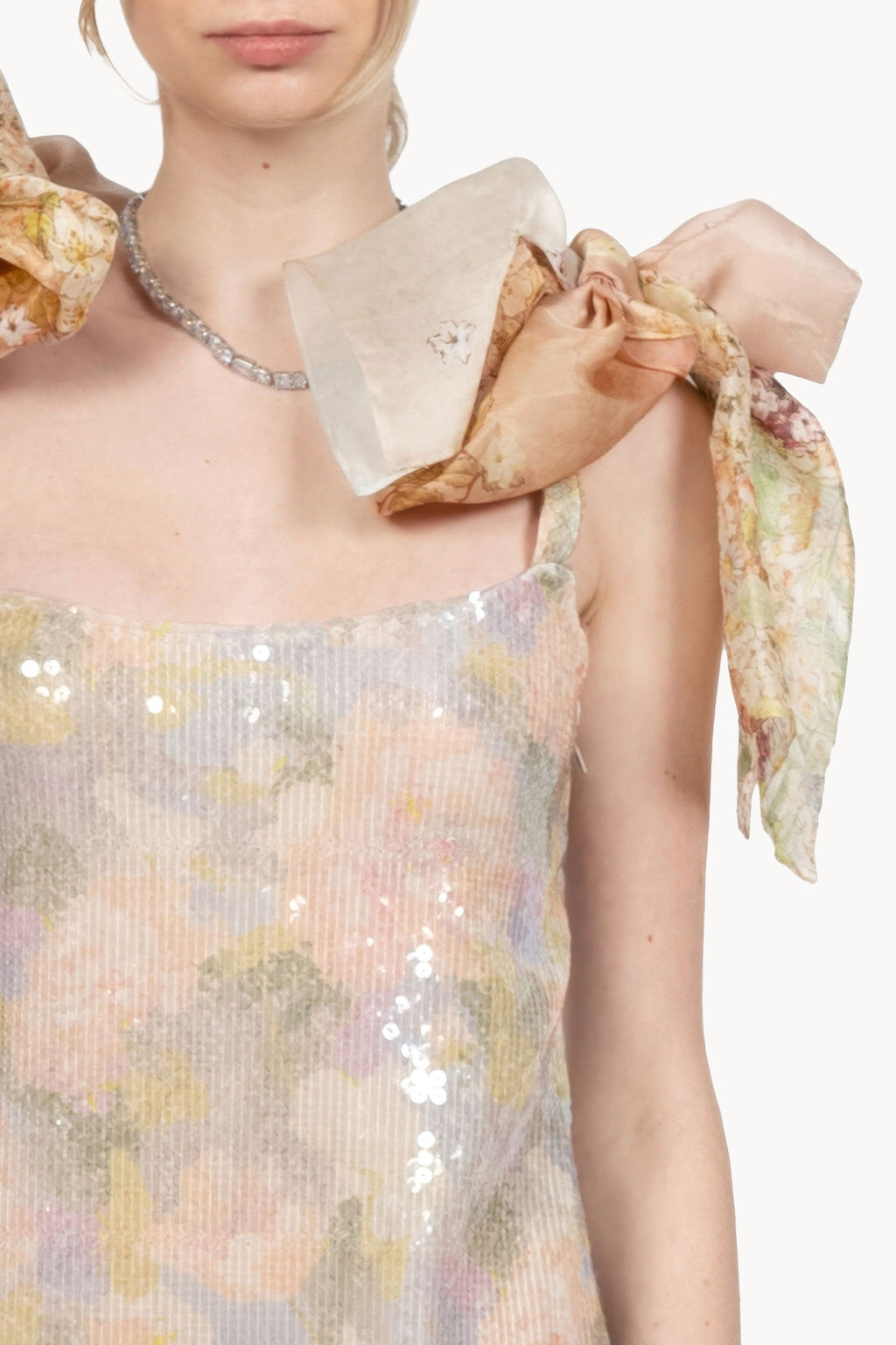 Mini abito con paillettes stampate e fiocchi
