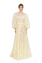 Abito ampio con tulle ricamato