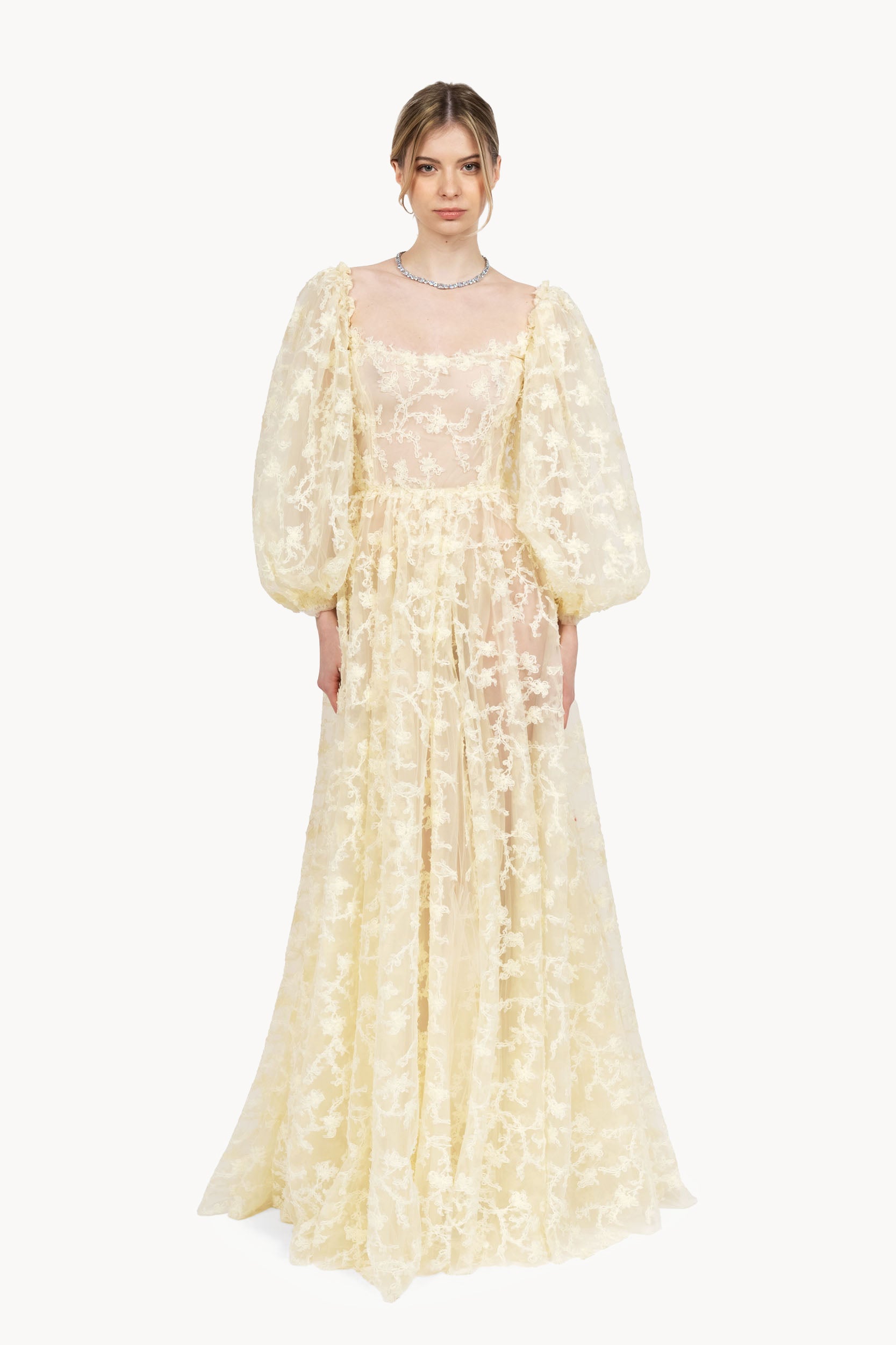 Abito ampio con tulle ricamato