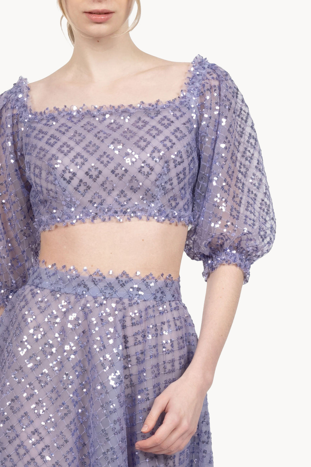 Top corto in tulle ricamato con gelsomino e paillettes