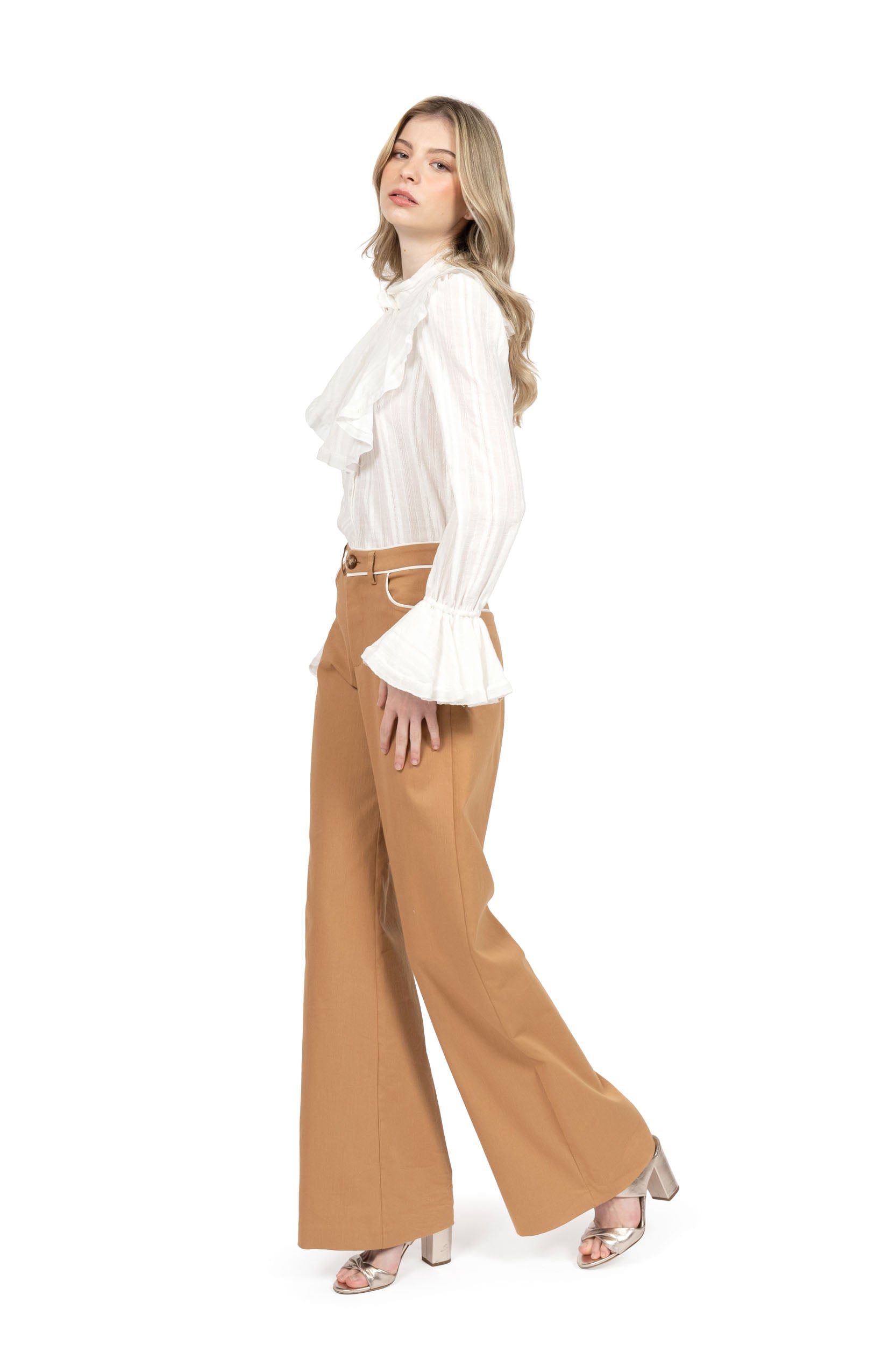 Camicia in cotone con jabot e tessuto strutturato