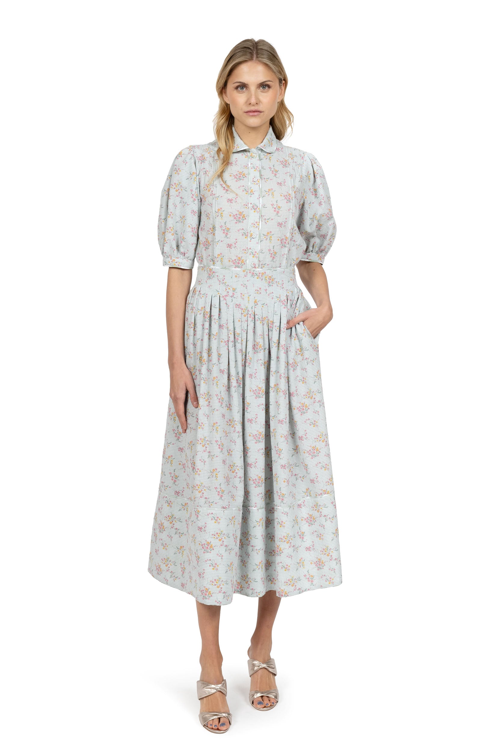 Camicia vichy e floreale con maniche a sbuffo