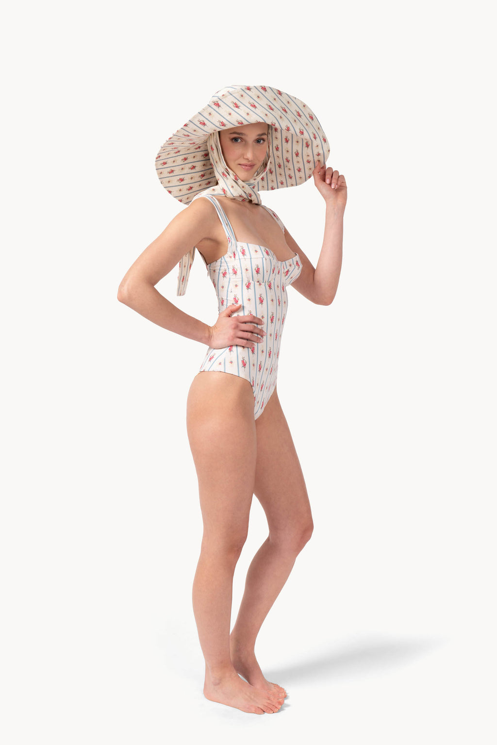 Costume intero con fantasia floreale e a righe