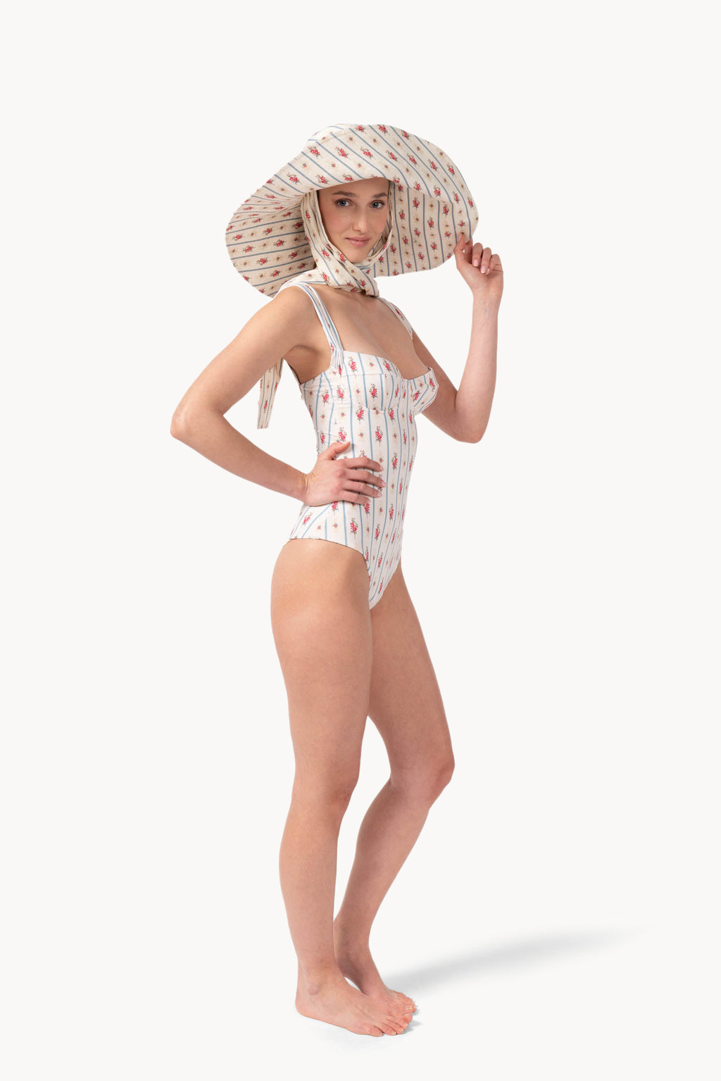 Costume intero con fantasia floreale e a righe