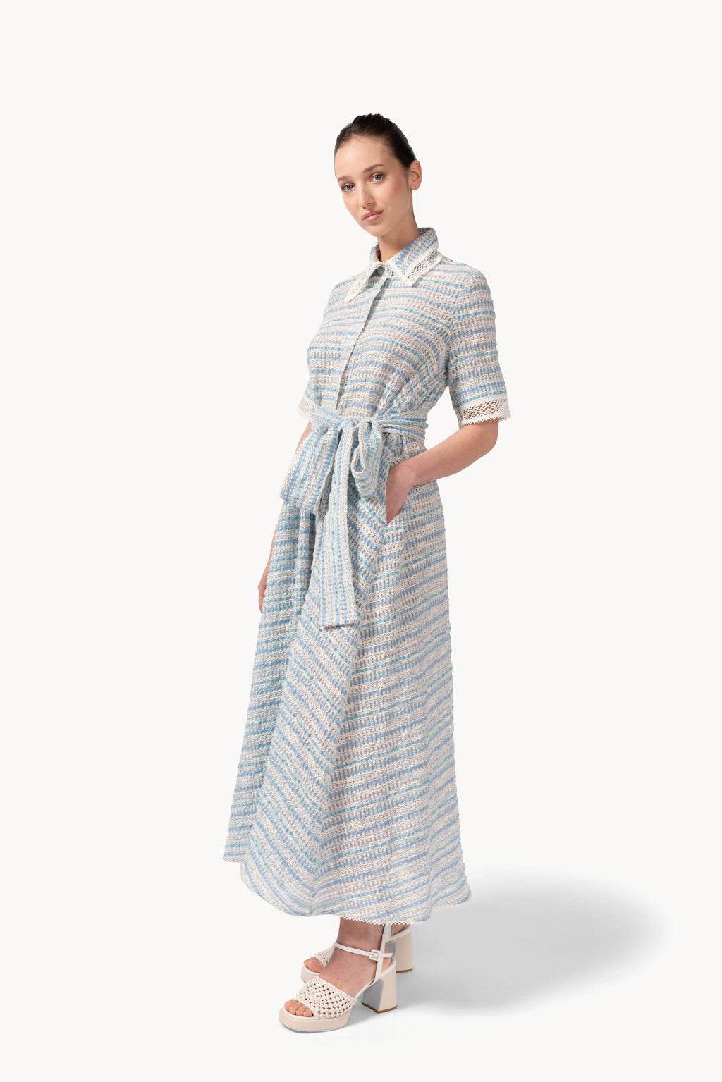 Abito in cotone jacquard e pizzo con cintura