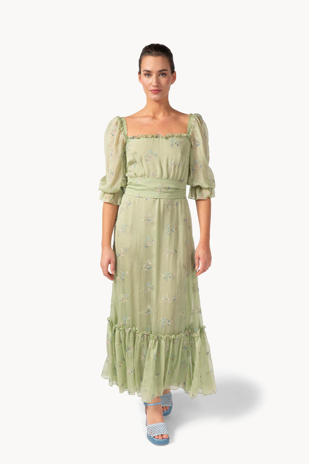 Abito in chiffon con volant ricamato a fiori e maniche a sbuffo