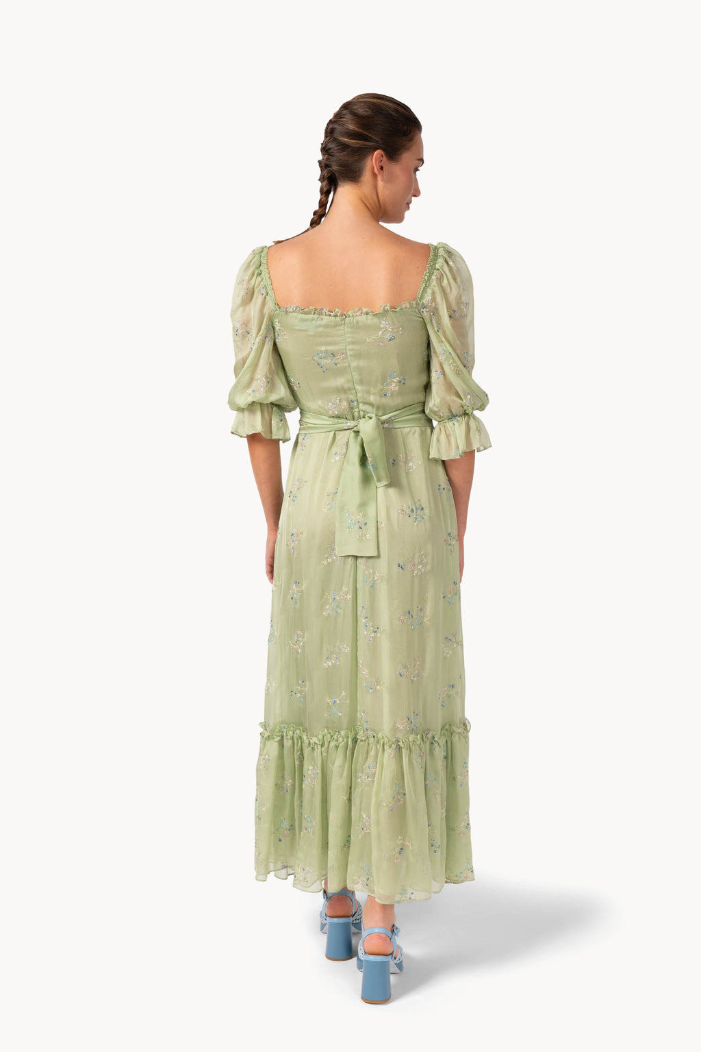 Abito in chiffon con volant ricamato a fiori e maniche a sbuffo
