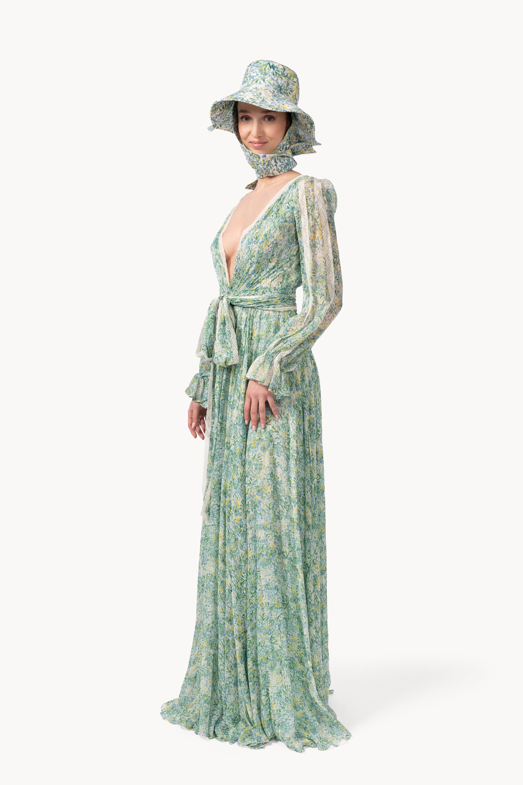Abito lungo in chiffon stampato con inserti in pizzo