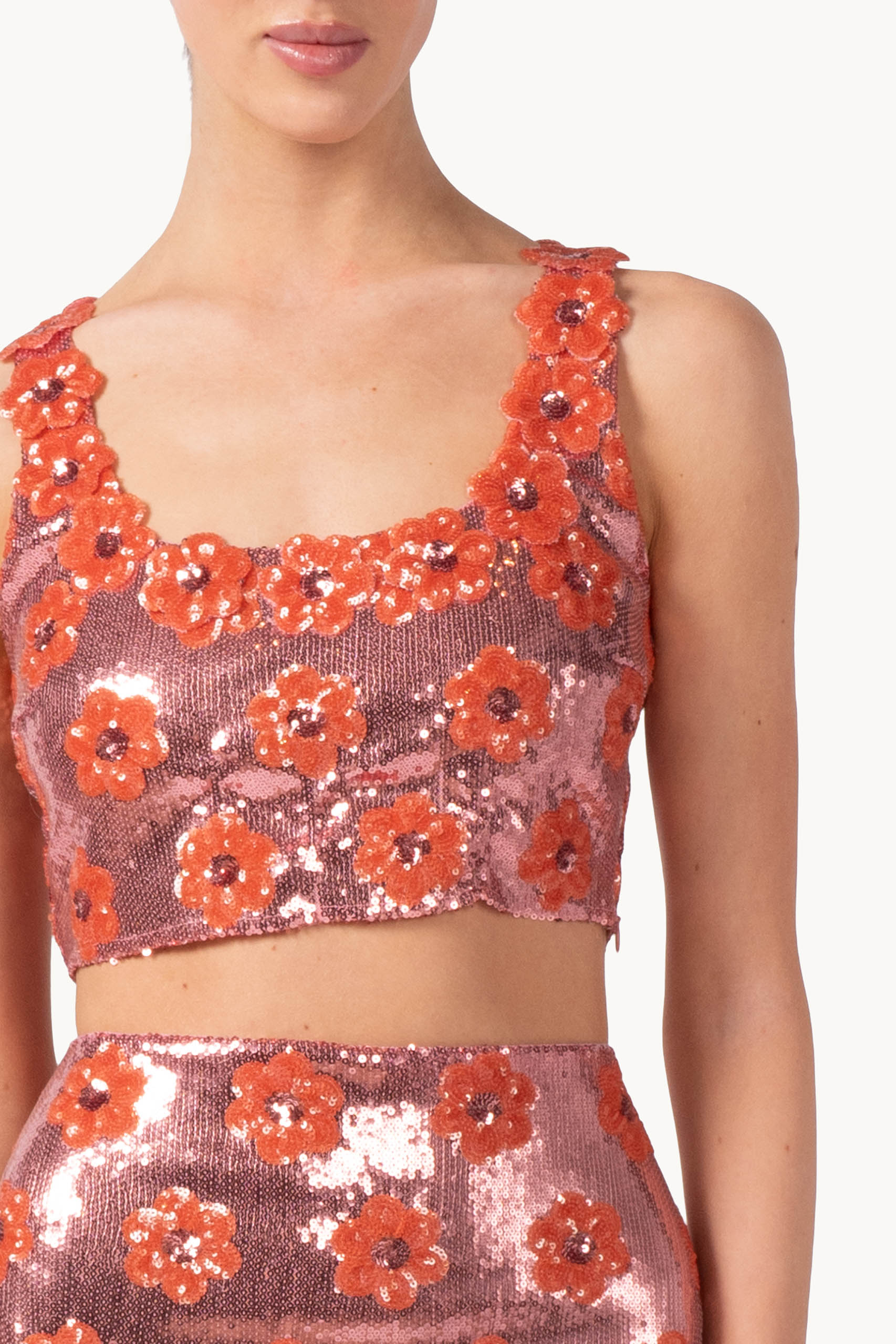 Top rosa con margherita e paillettes