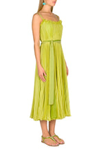 Vestito plissettato verde lime con cintura