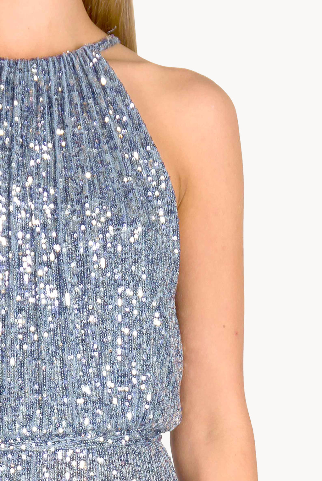 Vestito blu con paillettes e spacco alto