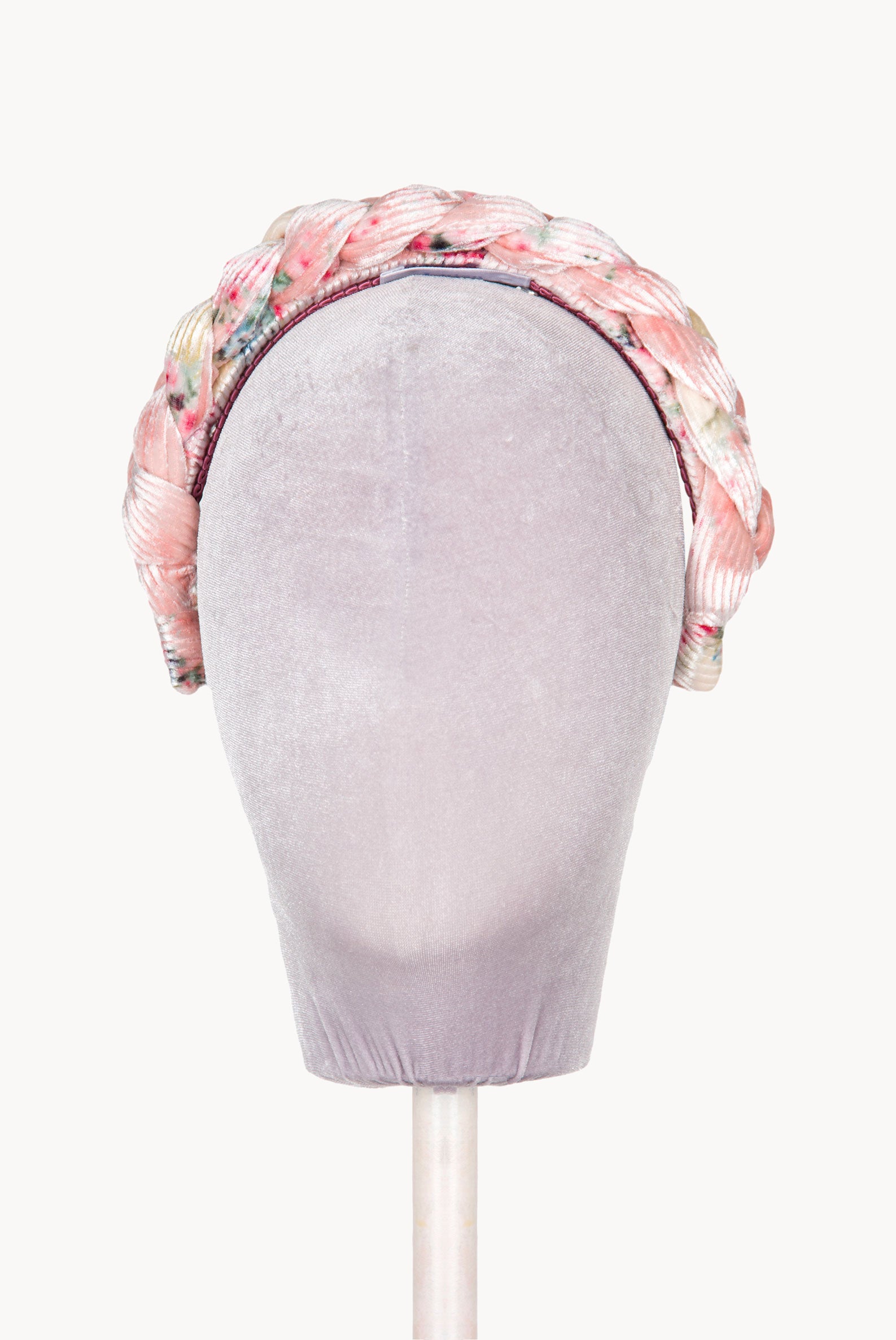 Fascia per capelli intrecciata con boccioli di rosa in velluto rosa