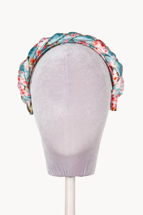Fascia per capelli intrecciata con boccioli di rosa in raso lucido blu