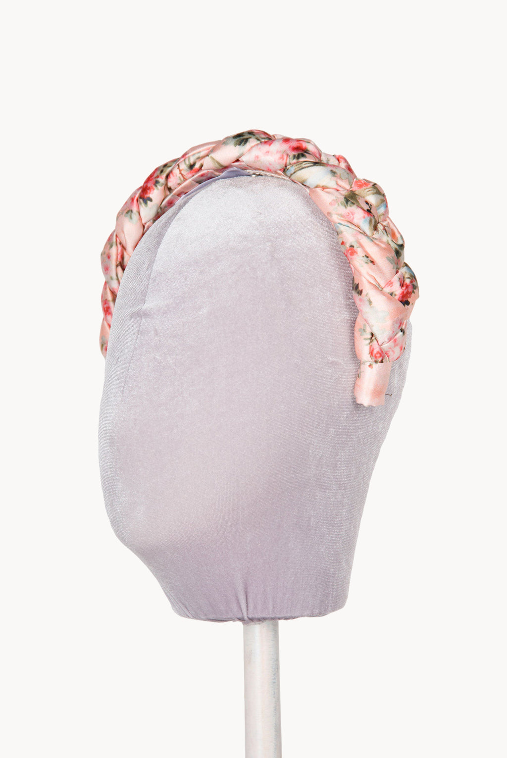 Fascia per capelli intrecciata con boccioli di rosa in raso lucido rosa